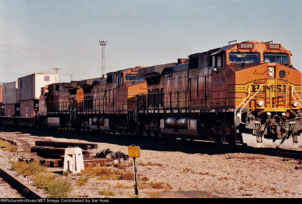 BNSF 5528 East